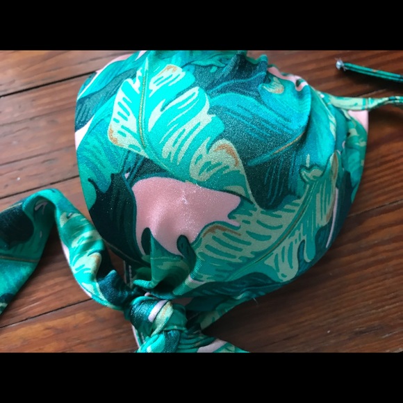 Victoria Secret leaf 🍃 print bikini top👙 - Picture 4 of 4